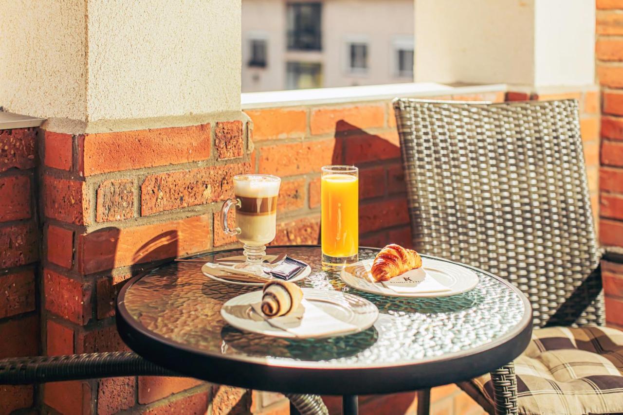 Komlo Hotel Gyula Exterior photo